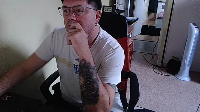 blueandwhite1 online show from 11/06/25, 04:08