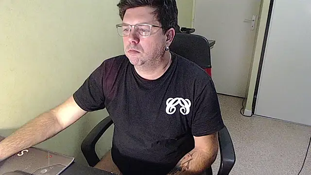 blueandwhite1 online show from 12/05/25, 03:30