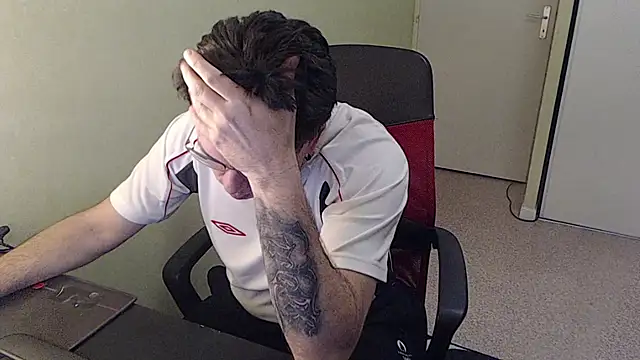 blueandwhite1 online show from 02/25/26, 07:40