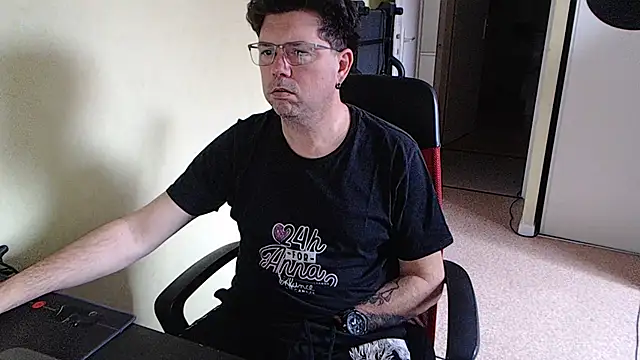 blueandwhite1 online show from 04/01/26, 02:36