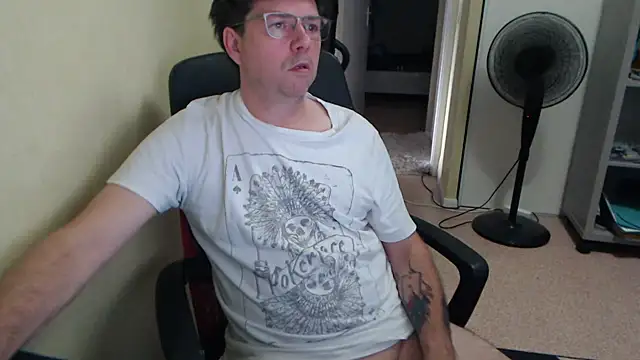 blueandwhite1 online show from 06/24/26, 07:29