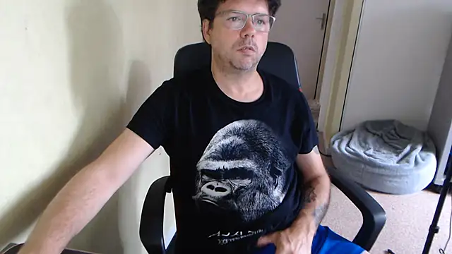 blueandwhite1 online show from 08/01/26, 07:07
