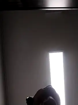 danigarci2307 online show from 04/18/26, 08:53