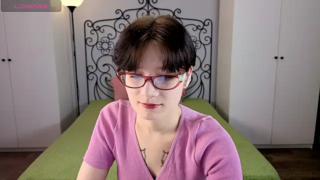 oliviafairy1 online show from 09/30/25, 04:01