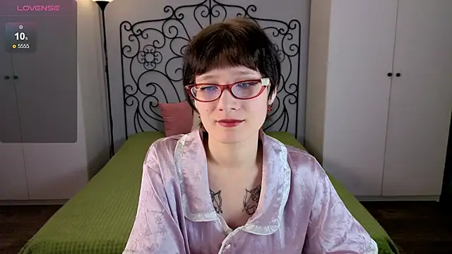 oliviafairy1 online show from 10/18/25, 04:52
