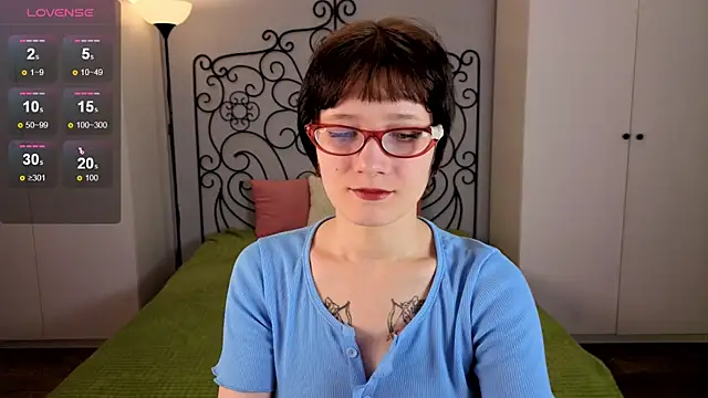 oliviafairy1 online show from 10/20/25, 05:02