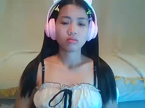 Snapshot of AnnewithanE chatting on 09/23/25, 02:58 AnnewithanE online show from 09/23/25, 02:58