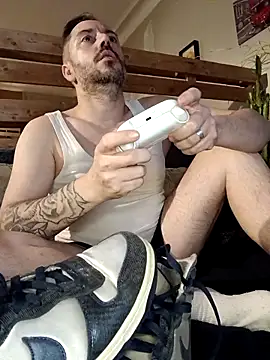 Snapshot of branletteur chatting on 02/05/26, 10:25 branletteur online show from 02/05/26, 10:25