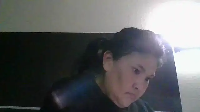 Snapshot of alaskanrose chatting on 10/31/25, 10:55 alaskanrose online show from 10/31/25, 10:55