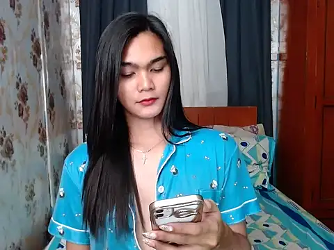 lady in moon online show from 10/09/25, 12:58