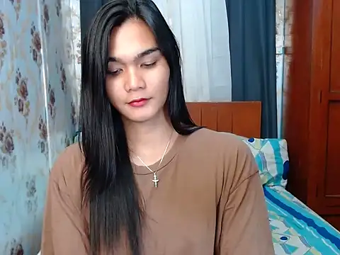 lady in moon online show from 10/23/25, 04:28