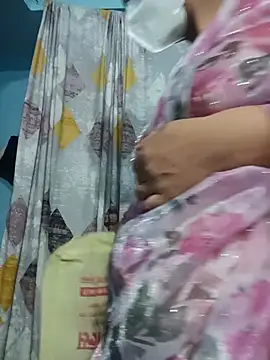 Snapshot of Mast-Haseena chatting on 06/03/26, 11:43 Mast-Haseena online show from 06/03/26, 11:43