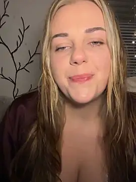 Snapshot of ItsLxsa chatting on 10/04/25, 09:46 ItsLxsa online show from 10/04/25, 09:46