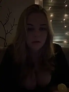 Snapshot of ItsLxsa chatting on 10/27/25, 11:41 ItsLxsa online show from 10/27/25, 11:41