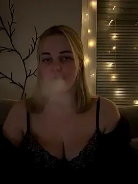 Snapshot of ItsLxsa chatting on 11/29/25, 11:30 ItsLxsa online show from 11/29/25, 11:30