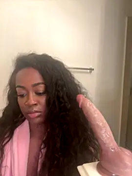 Snapshot of RawHoneyTrap chatting on 11/16/25, 08:42 RawHoneyTrap online show from 11/16/25, 08:42