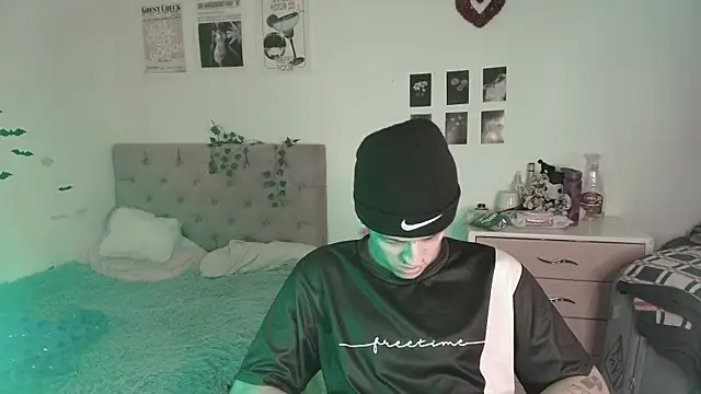 Snapshot of 2cyboy_ chatting on 09/08/25, 07:57 2cyboy online show from 09/08/25, 07:57