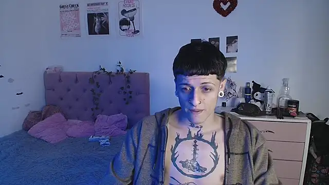 Snapshot of 2cyboy_ chatting on 09/11/25, 10:32 2cyboy online show from 09/11/25, 10:32