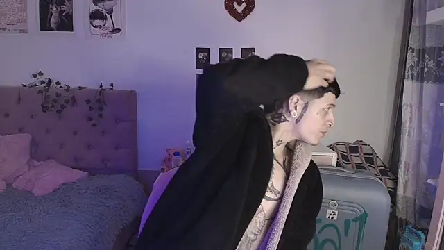 Snapshot of 2cyboy_ chatting on 09/16/25, 08:21 2cyboy online show from 09/16/25, 08:21