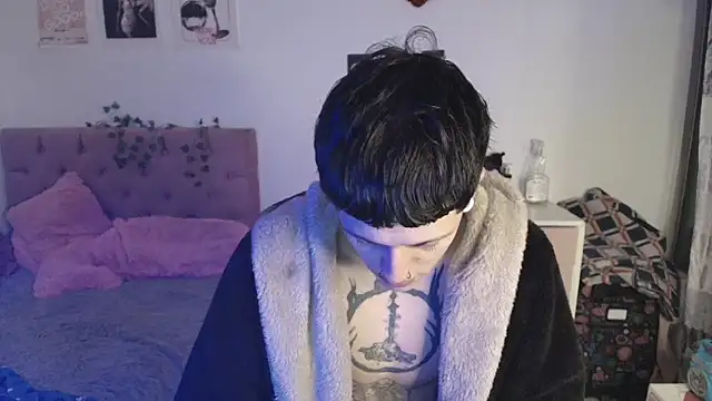 Snapshot of 2cyboy_ chatting on 09/17/25, 07:59 2cyboy online show from 09/17/25, 07:59