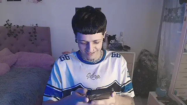 Snapshot of 2cyboy_ chatting on 09/27/25, 08:36 2cyboy online show from 09/27/25, 08:36