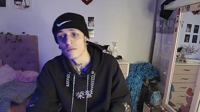 Snapshot of 2cyboy_ chatting on 10/08/25, 08:28 2cyboy online show from 10/08/25, 08:28