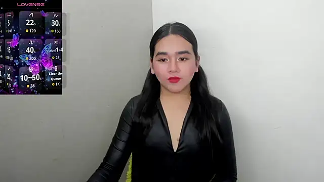 Snapshot of Sanya_Luxx chatting on 12/14/25, 11:48 Sanya Luxx online show from 12/14/25, 11:48