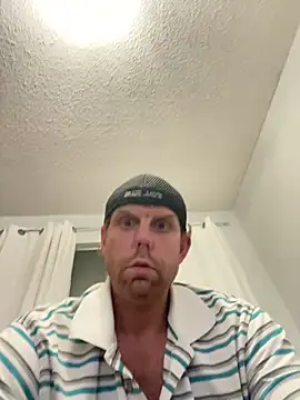 Snapshot of CouplesFuckToy69 chatting on 10/28/25, 04:27 CouplesFuckToy69 online show from 10/28/25, 04:27