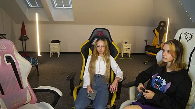 Snapshot of _Lili_054 chatting on 09/30/25, 10:42  Lili 054 online show from 09/30/25, 10:42