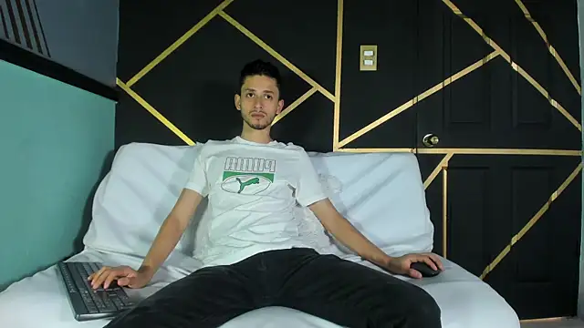 logan rogers  online show from 09/24/25, 02:09