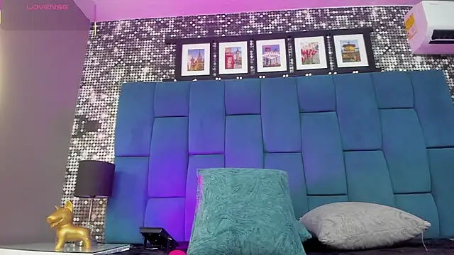 Snapshot of lux_bitchx chatting on 10/15/25, 03:17 lux bitchx online show from 10/15/25, 03:17