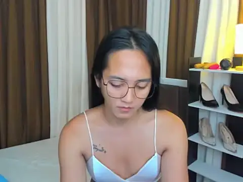 Snapshot of URHottestAngel chatting on 09/14/25, 02:33 URHottestAngel online show from 09/14/25, 02:33