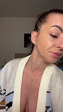 Roxanne Skye online show from 10/14/25, 05:58