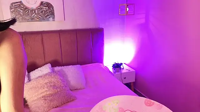 ela petit online show from 11/25/25, 09:26