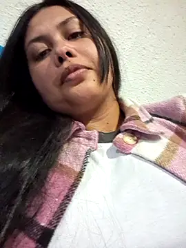 Snapshot of Alessandraa- chatting on 06/09/26, 02:12 Alessandraa- online show from 06/09/26, 02:12