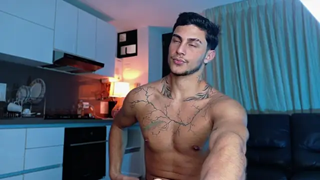 Snapshot of LeoCavalli_ chatting on 10/09/25, 04:38 LeoCavalli online show from 10/09/25, 04:38