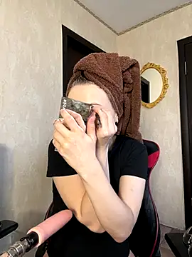 PrettyMegan online show from 12/02/25, 11:04