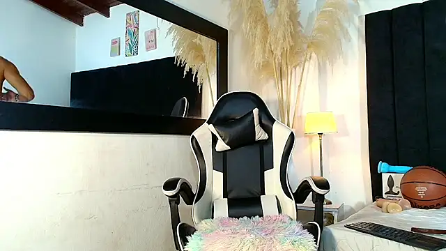 Snapshot of MaicolParker_ chatting on 06/20/26, 12:30 MaicolParker online show from 06/20/26, 12:30