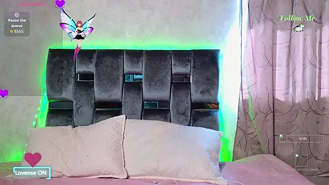 Luna sophya online show from 10/19/25, 07:36