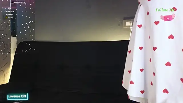 Luna sophya online show from 11/18/25, 08:02