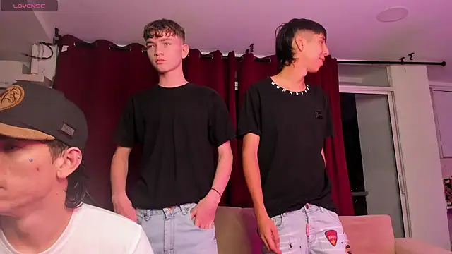 Handsomeboyss19 online show from 10/01/25, 11:11