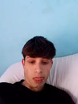 Snapshot of matiatr1112 chatting on 11/17/25, 04:57 matiatr1112 online show from 11/17/25, 04:57