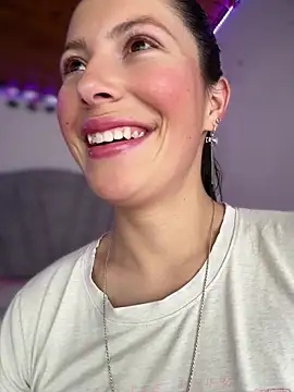 Mia salinass online show from 04/07/26, 06:08