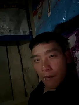 Snapshot of Chao_xxx chatting on 10/05/25, 12:14 Chao xxx online show from 10/05/25, 12:14