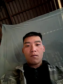 Snapshot of Chao_xxx chatting on 10/13/25, 12:43 Chao xxx online show from 10/13/25, 12:43