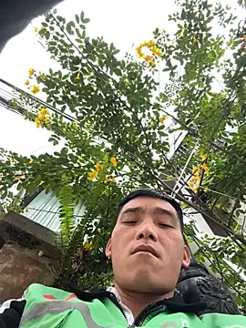 Snapshot of Chao_xxx chatting on 10/17/25, 02:59 Chao xxx online show from 10/17/25, 02:59