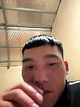 Snapshot of Chao_xxx chatting on 10/21/25, 03:35 Chao xxx online show from 10/21/25, 03:35