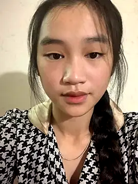 Snapshot of -Lie-06 chatting on 09/19/25, 05:42 -Lie-06 online show from 09/19/25, 05:42