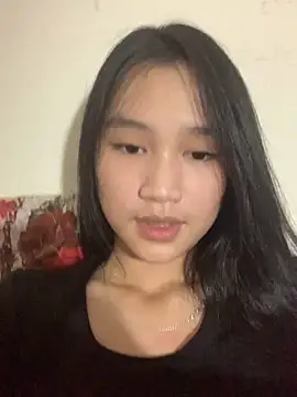 Snapshot of -Lie-06 chatting on 10/16/25, 12:06 -Lie-06 online show from 10/16/25, 12:06