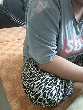 payal 261072  online show from 12/02/25, 03:23